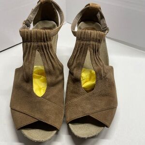 Earthies Tan Suede Women's Sandals Size 10